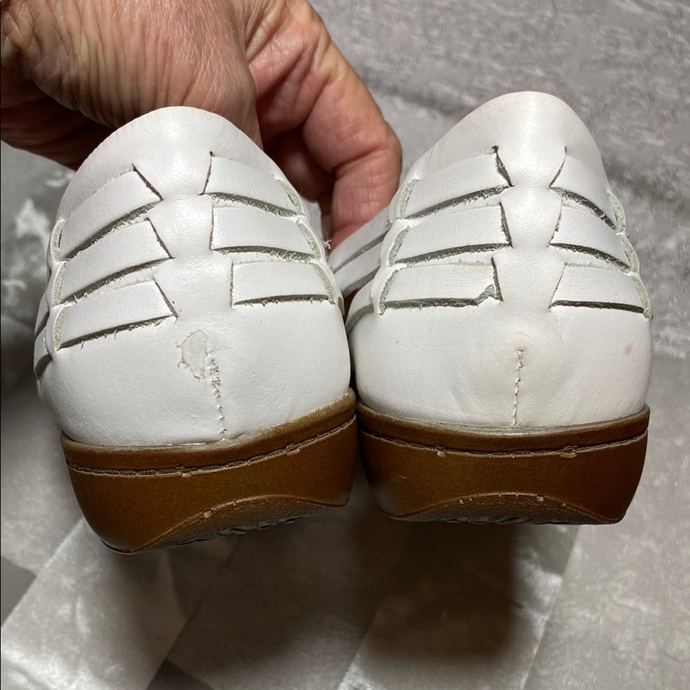 Footsmart Women's Woven Leather White Huaraches Sandals - Picture 5 of 6